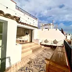 Дом отдыха Huge Superb Duplex Old Town