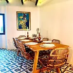 Huge Superb Duplex Old Town Дом отдыха Сиджес