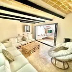 Huge Superb Duplex Old Town Дом отдыха Сиджес