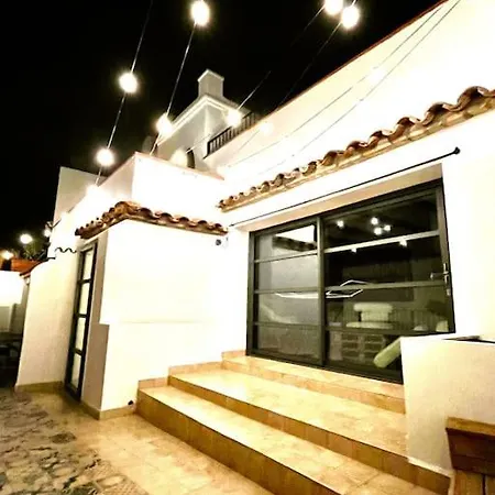 Huge Superb Duplex Old Town Ferienhaus