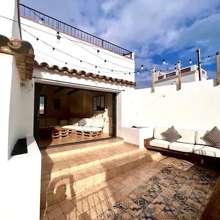 Ferienhaus Huge Superb Duplex Old Town Sitges