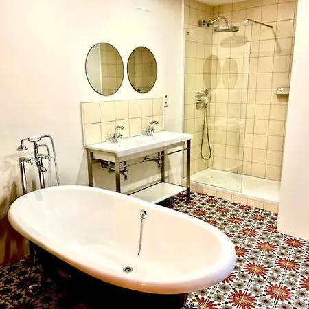 Huge Superb Duplex Old Town Ferienhaus