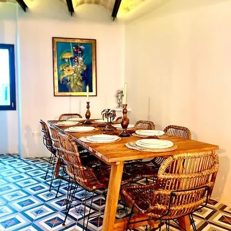 Huge Superb Duplex Old Town Ferienhaus Sitges