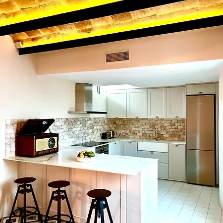 Ferienhaus Huge Superb Duplex Old Town Sitges